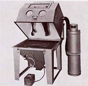Trinco Syphon blast cabinet with flip top